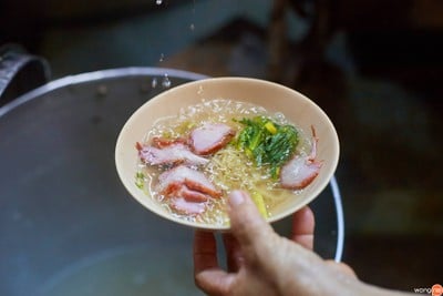 ราชาบะหมี่ (บะหมี่โยน) โคราช