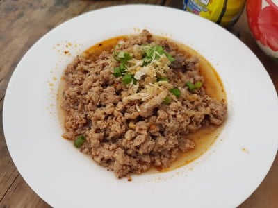 ลาบบังเกอร์ สาขา2  ร้านอยู่หน้าสนามกีฬาเทศบาลนครเชียงใหม่