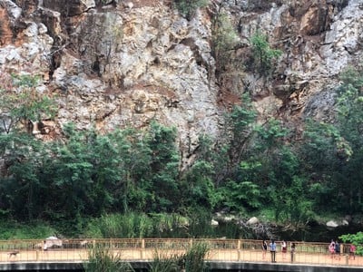 อุทยานหินเขางู (Khao Ngu Stone Park) อุทยานหินเขางู (Khao Ngu Stone Park)