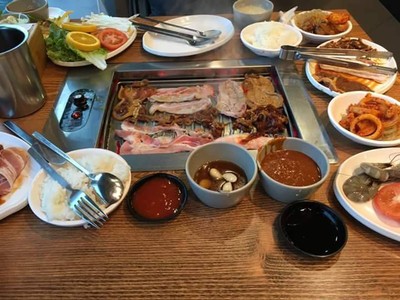 อาหาร หรือ เครื่องดื่ม