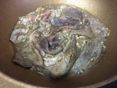 วิธีทำ หมูนุ่มตับผัดกระเทียมพริกไทย วิธีทำ หมูนุ่มตับผัดกระเทียมพริกไทย