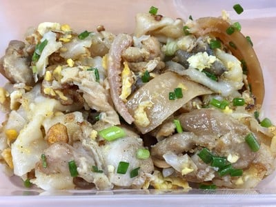 ก๋วยเตี๋ยวคั่วไก่+ปลาหมึกกรอบ