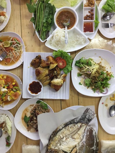 อาหาร หรือ เครื่องดื่ม