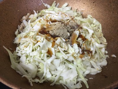 วิธีทำ เต้าหู้ผัดหมูสับกะหล่ำปลีน้ำมันงา