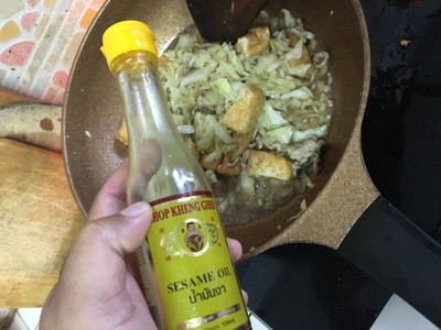วิธีทำ เต้าหู้ผัดหมูสับกะหล่ำปลีน้ำมันงา