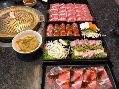 ชุดครอบครัวหมู