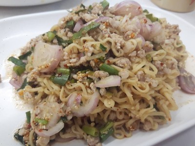 ลาบมาม่าหมู