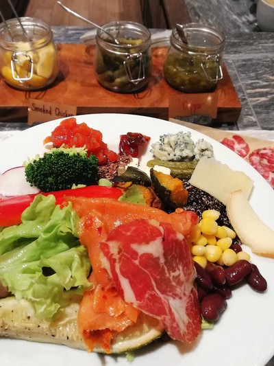 อาหาร หรือ เครื่องดื่ม