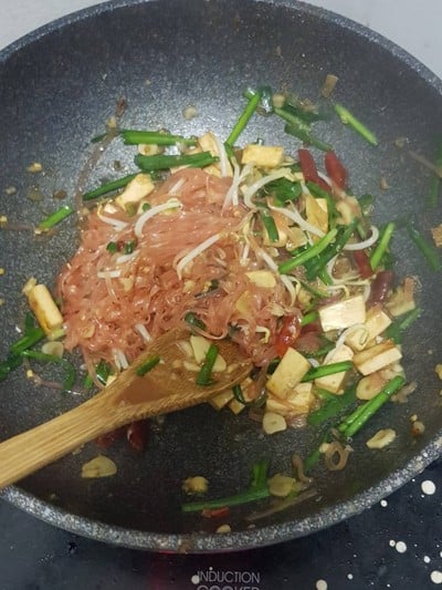 วิธีทำ ผัดไทยกุ้งสด หัวกุ้งทอดกรอบ วิธีทำ ผัดไทยกุ้งสด หัวกุ้งทอดกรอบ