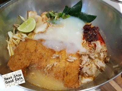บะหมี่ต้มยำไก่ทอด