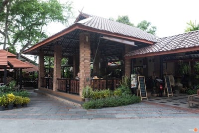 หน้าร้าน เฮือนลำพูน สวนผัก