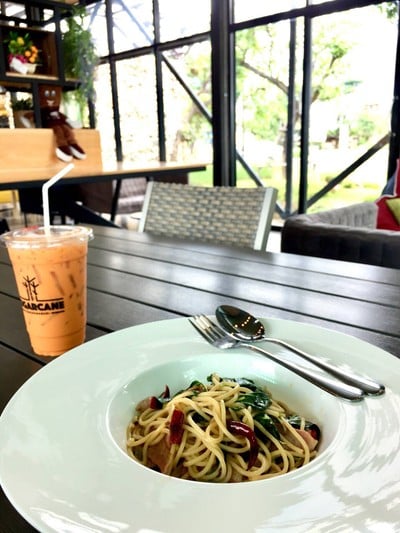 สปาเกตตี้เบคอนผัดพริกแห้ง