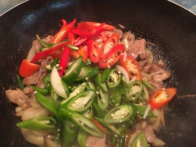 วิธีทำ หมูผัดพริก วิธีทำ หมูผัดพริก