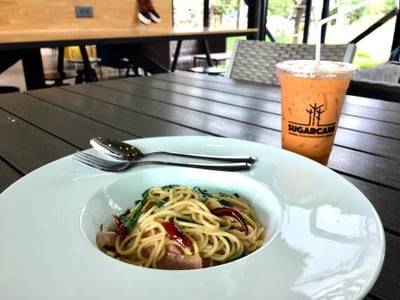 สปาเกตตี้เบคอนผัดพริกแห้ง