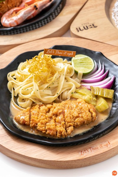 เฟตูชินีข้าวซอย