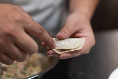 วิธีทำ เกี๊ยวซ่ากระทะร้อน