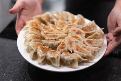 วิธีทำ เกี๊ยวซ่ากระทะร้อน