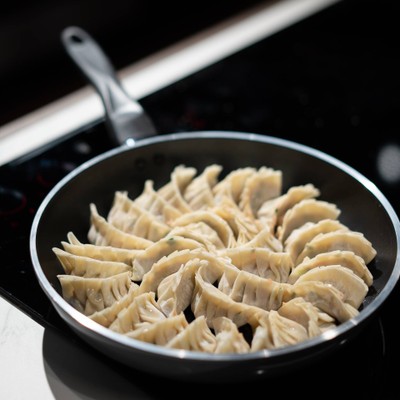 วิธีทำ เกี๊ยวซ่ากระทะร้อน