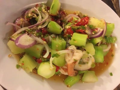 ยำคะน้ากุ้งสด