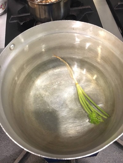 วิธีทำ แกงจืดหมูสับใบกะเพรา