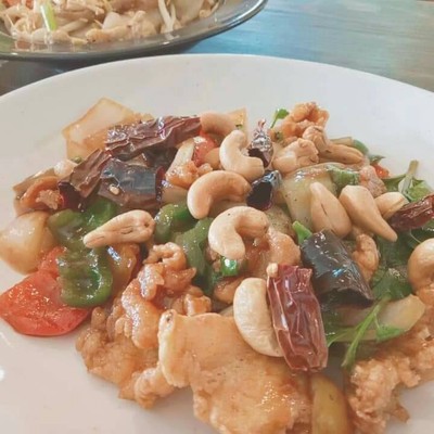 ไก่ผัดเม็ดมะม่วง