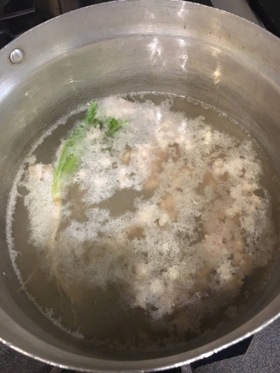 วิธีทำ แกงจืดหมูสับใบกะเพรา