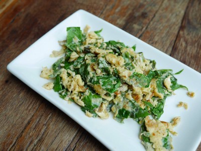 ใบเหลี่ยงผัดไข่