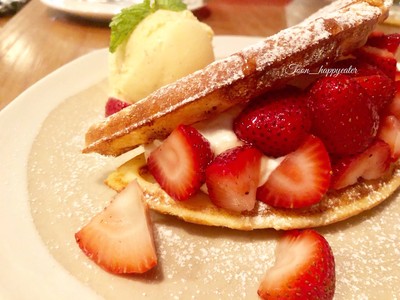 STRAWBERRY WAFFLE