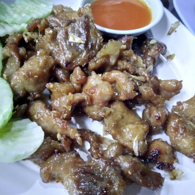 หมูกระเทียม