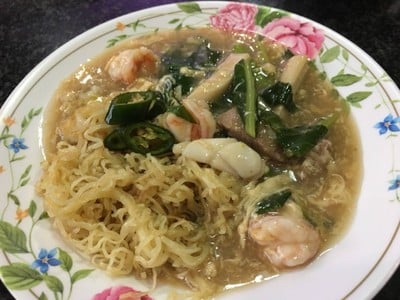 ราดหน้ารวมมิตรใส่ไข่ 