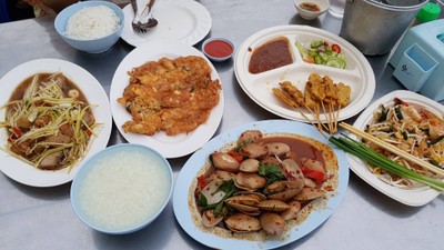 อาหาร หรือ เครื่องดื่ม
