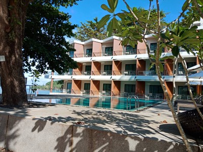 สระว่ายน้ำ/ชายหาด