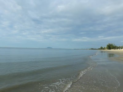 หาดบ้านกรูด