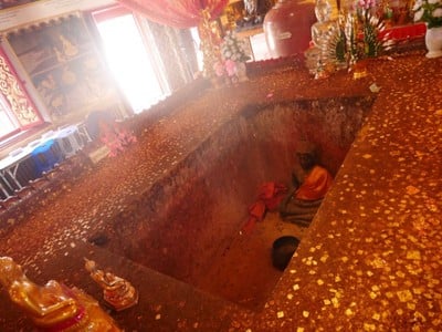 วัดพระแท่นศิลาอาสน์