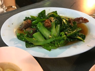 คะน้าหมูกรอบ