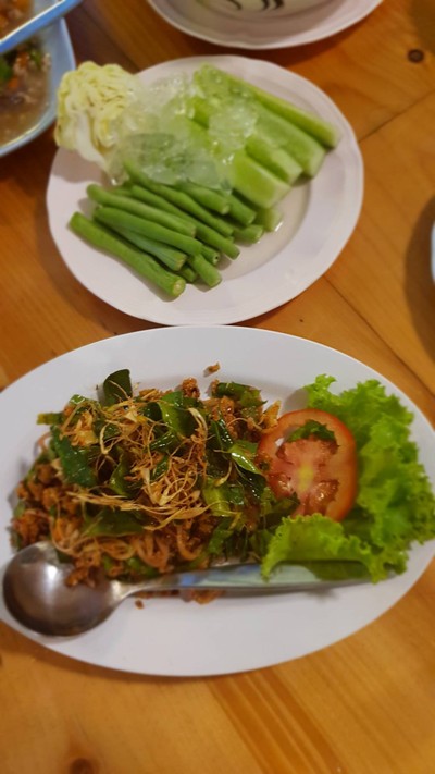 อาหาร หรือ เครื่องดื่ม