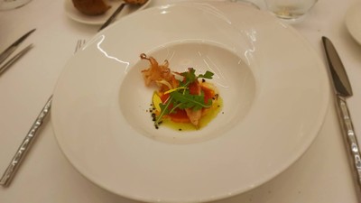 ปลาหมึกสด ไส้กรอกอิตาเลี่ยนตุ๋นมะเขือเทศสดอละร็อกเก็ต