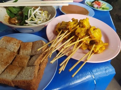 เมนูของร้าน ต้อย ก๋วยเตี๋ยวเรือ (วัดมะกอก)