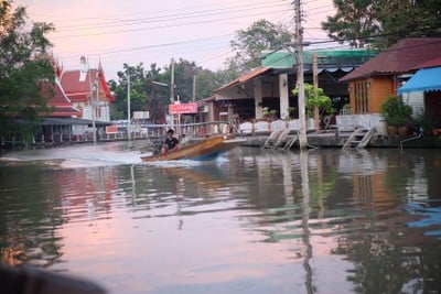 บ้านรักอัมพวา