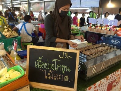 เนื้อย่างโคขุน สูตรพิเศษ ใช้เนื้อสันนอก รับประกันความนุ่มและความอร่อย ไม้ละ10.-