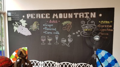 ร้านกาแฟทางเข้าวัด