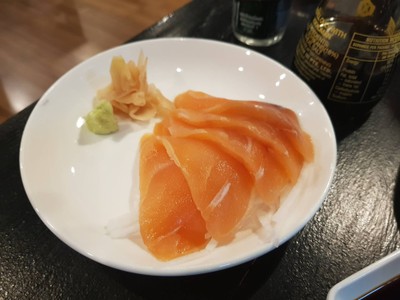 แซลมอลซาซิมิ (S)