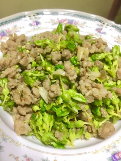 ผัดดอกขจรหมูสับ 