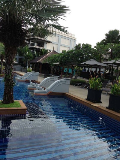 สระว่ายน้ำ/ชายหาด