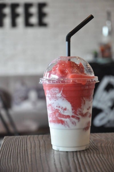 สตอเบอรี่โยเกิร์ตสมู้ตตี้