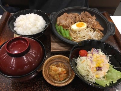 ข้าวหมูกระทะร้อน