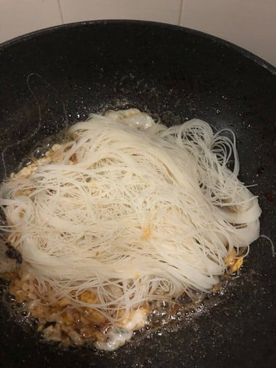 วิธีทำ หมี่ผัดไข่ วิธีทำ หมี่ผัดไข่