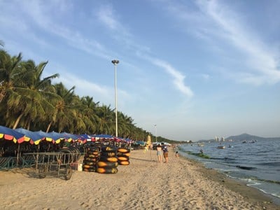 บรรยากาศ หาดบางแสน