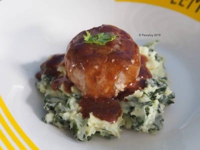 วิธีทำ มีทบอลกับมันบดผักโขม (Meatballs with spinach mashed potatoes)