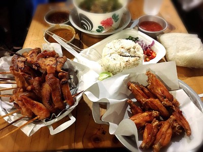 ข้าวคลุกปลาทู + หมูปิ้งปลาร้า